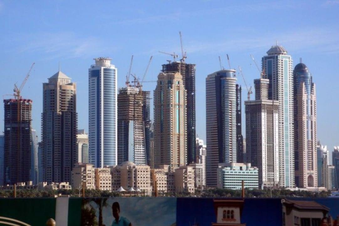 Hotelansicht von der Palme Le Meridien Mina Seyahi Beach Resort & Waterpark