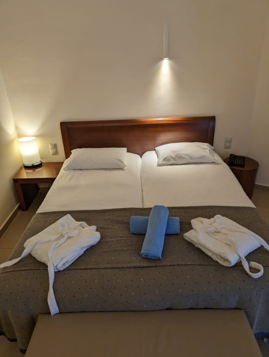 Zimmer Apollonia Beach Resort & Spa