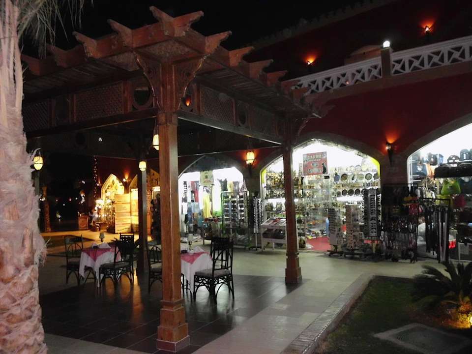 Terrasse vom Restaurant Pickalbatros Alf Leila Wa Leila Resort - Neverland Hurghada