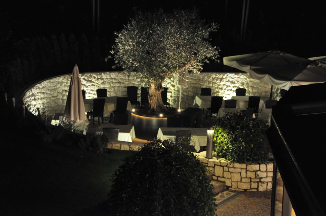 Abendessen im Garten Hotel Frangart