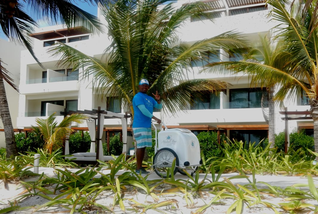 Eisverkäufer am Strand Akumal Bay Beach & Wellness Resort