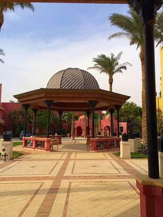 Около отеля The Grand Hotel Hurghada