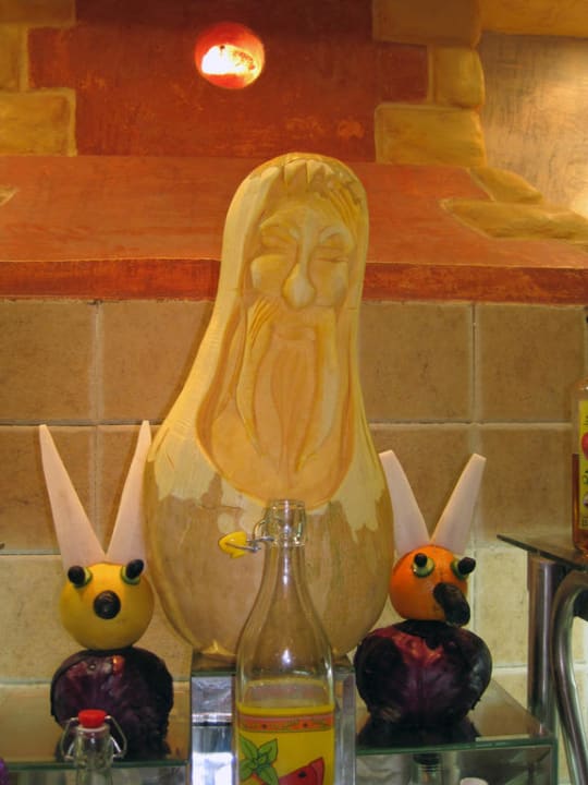 Deko im Hauptrestaurant Pickalbatros Alf Leila Wa Leila Resort - Neverland Hurghada