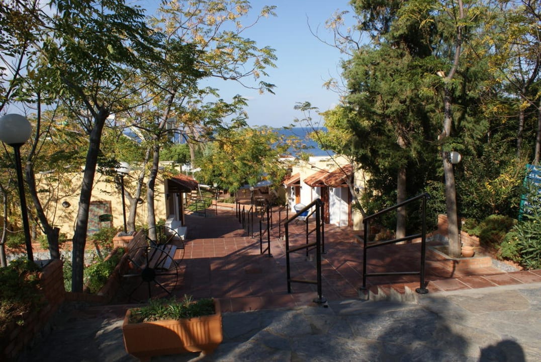 Weg zum Strand Hotel Pine Bay Holiday Resort