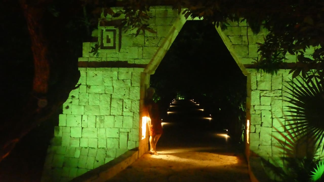 Weg zum Strand am Abend Catalonia Royal Tulum Beach & Spa Resort - Adults only