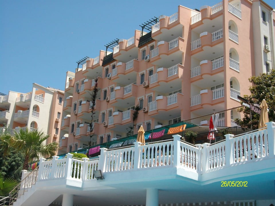 Blick auf die Sonnenterrasse Hotel Club Paradiso