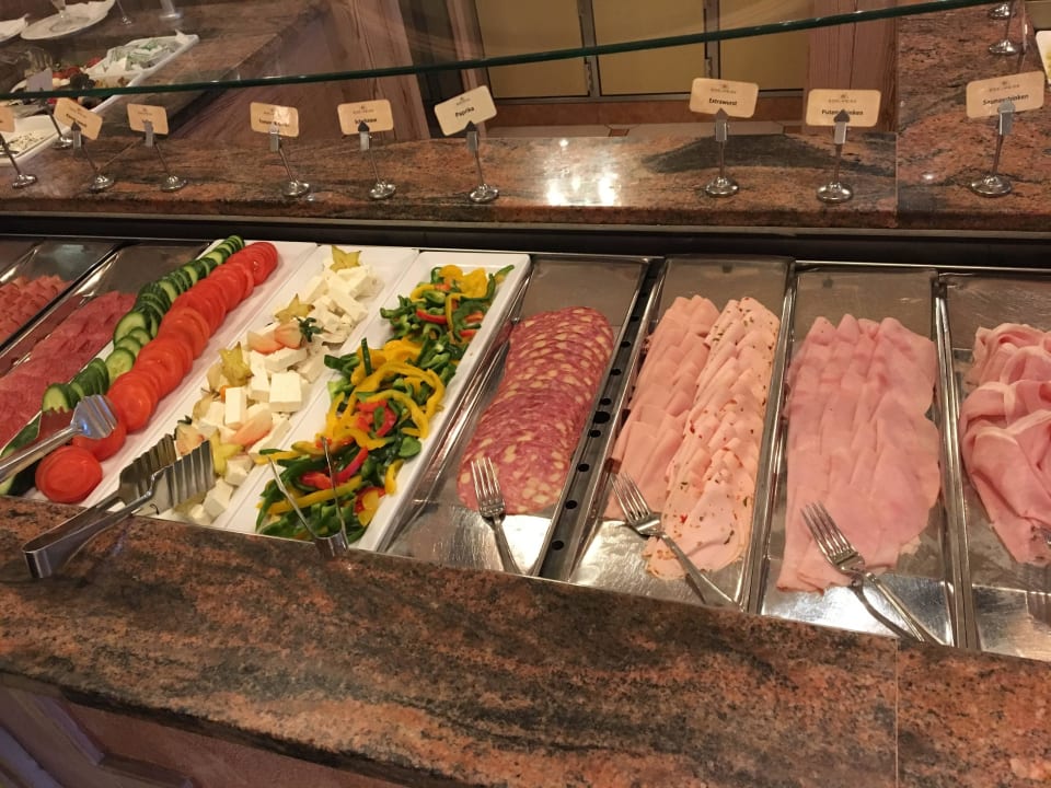 Frühstück DAS EDELWEISS Salzburg Mountain Resort