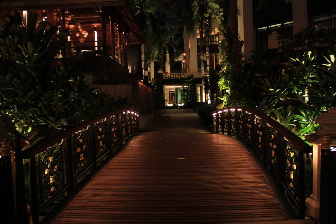Brücke zum Hotel Hotel The Peninsula Bangkok