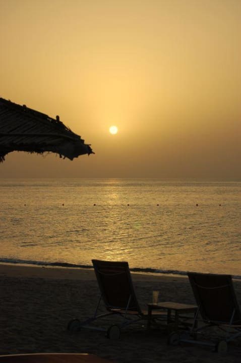 Sonnenaufgang über dem Golf von Oman Miramar Al Aqah Beach Resort