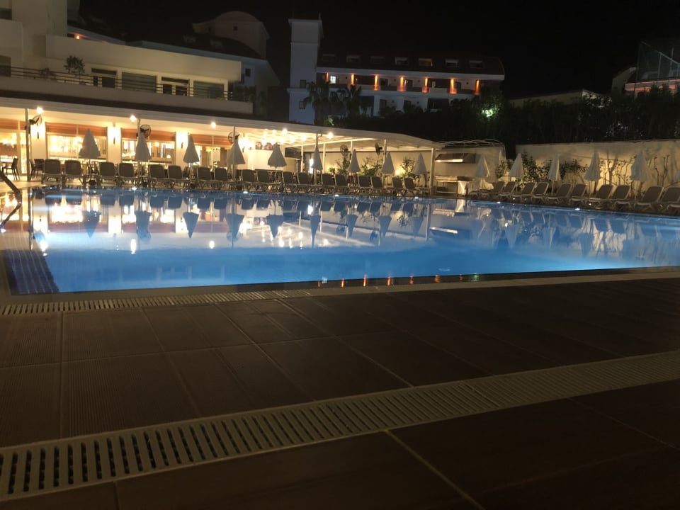 Pool Side Aquamarin Resort & Spa