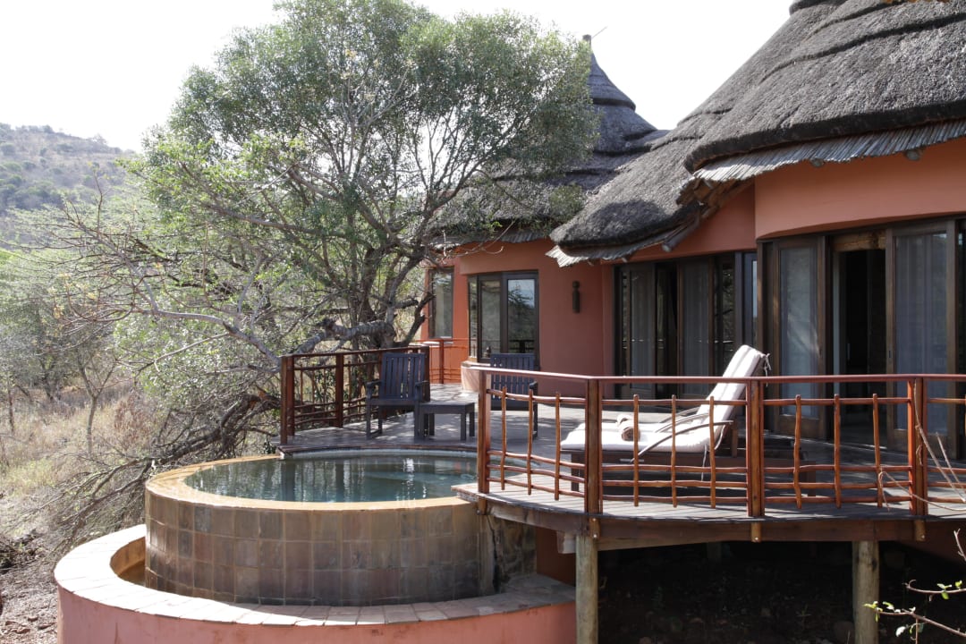 Pool vom Pavillon aus gesehen. Thanda Private Game Reserve / Thanda Tented Camp