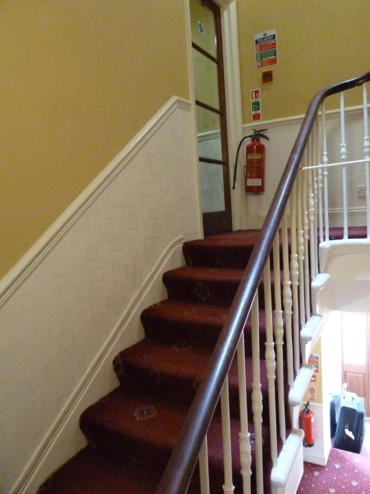 2. Treppe ins 1. OG Hotel Seymour