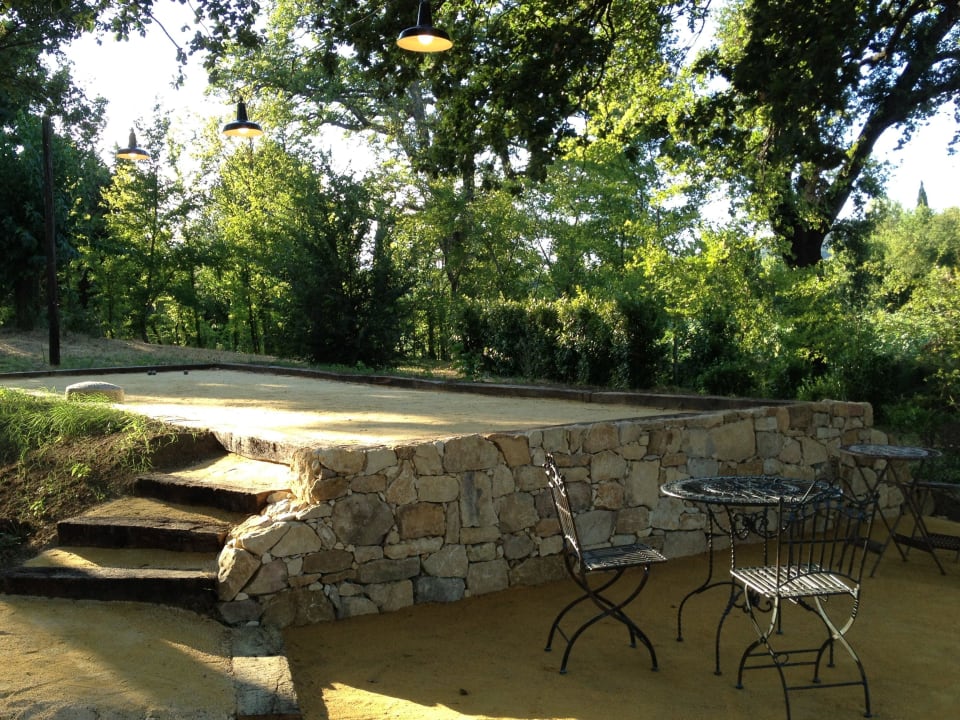 Le jardin et le terrain de pétanque Hotel La Maison d'Ulysse