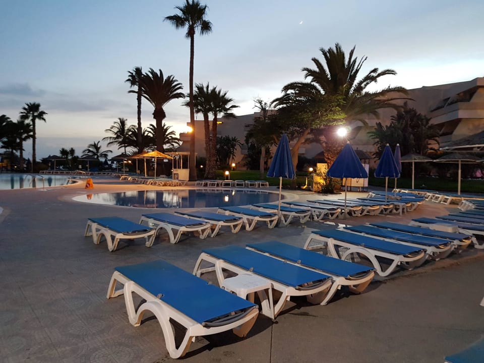 Die hintere Poolanlage  Dreams Lanzarote Playa Dorada Resort & Spa