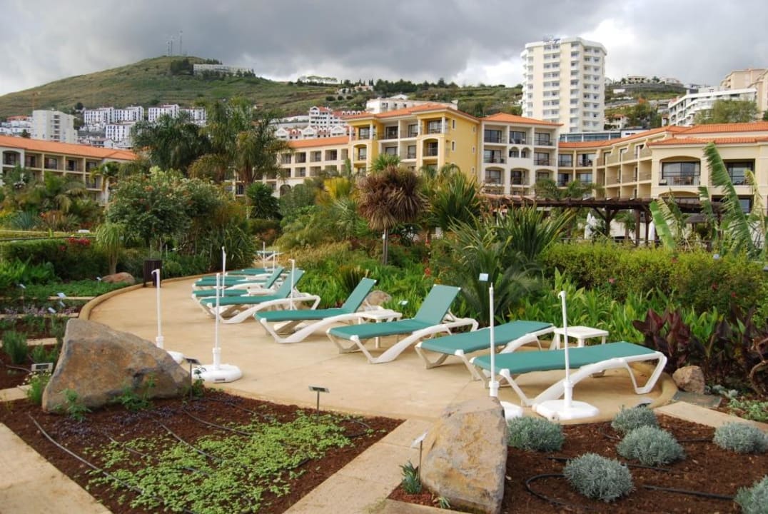 На территории отеля. Suite Hotel Eden Mar - PortoBay