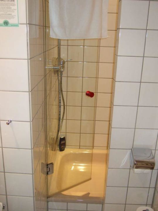 Sehr kleine Dusche, Einstieg Hotel Garni Gute Hoffnung