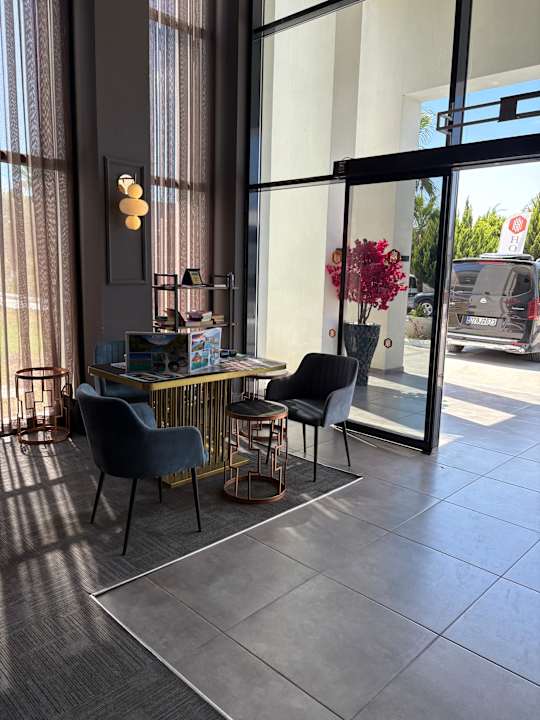 Lobby Hotella Resort & Spa