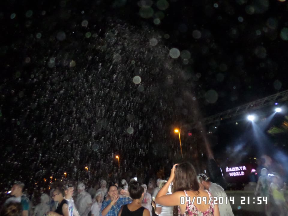 Beach und Schaumparty Kamelya Aishen Club