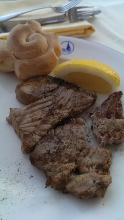 Frisch gegrillter Thunfisch soooooo lecker Hotel El Mouradi Djerba Menzel