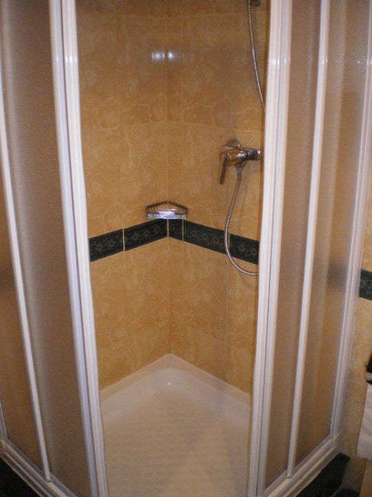 Dusche Hotel Windsor Plaza