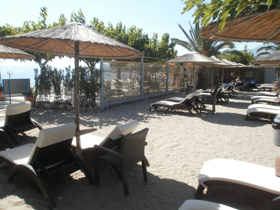 Sandbereich am Pool Corissia Beach Hotel