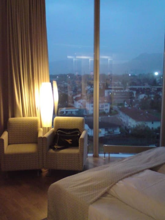 Fensterfront Four Points by Sheraton Panoramahaus Dornbirn