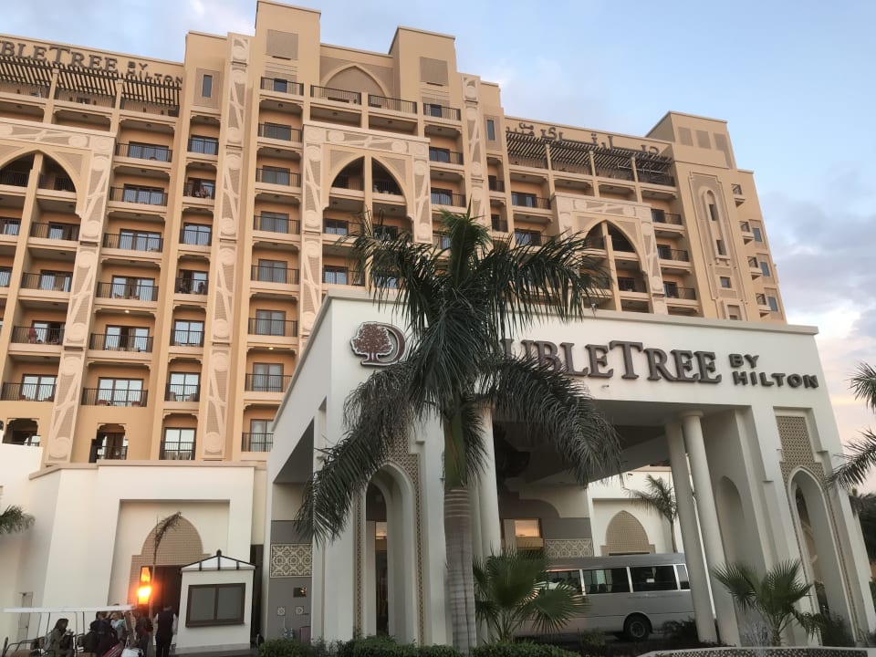 Eingang DoubleTree by Hilton Resort & Spa Marjan Island