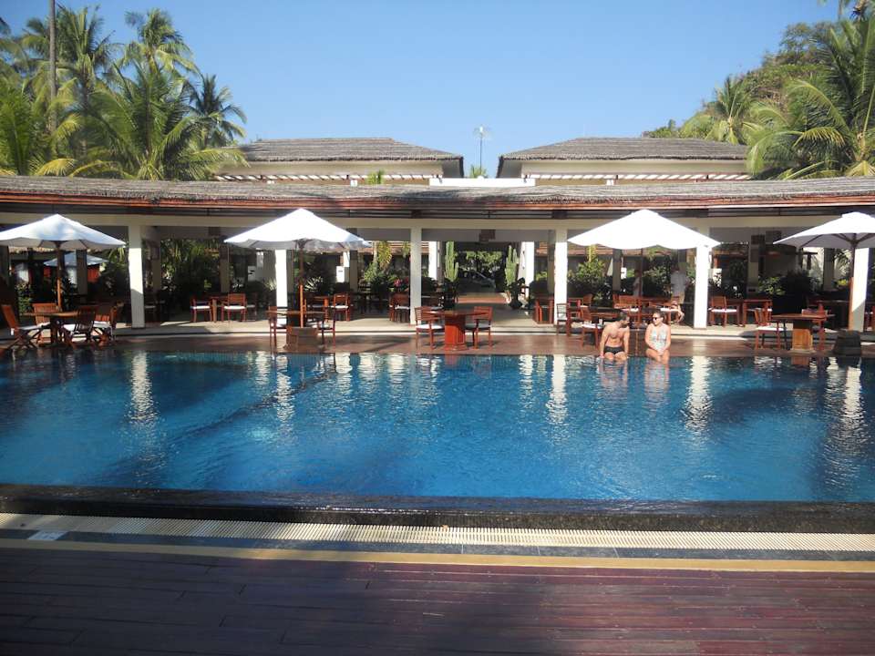 Frühstück direkt am Pool Bayview - the beach resort