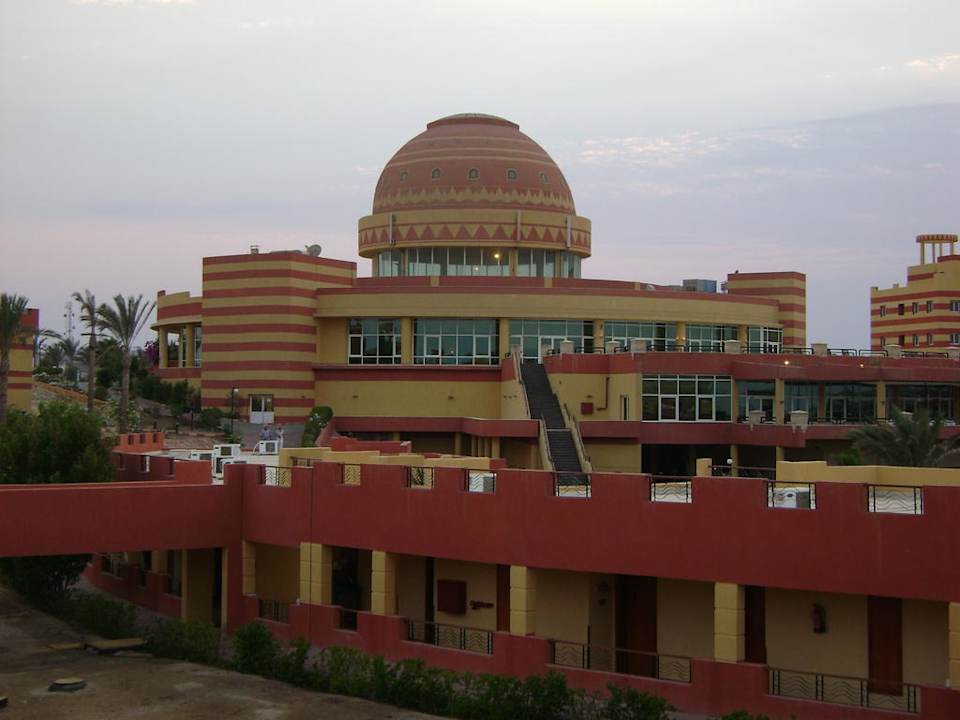 Budynek główny Malikia Resort Abu Dabbab