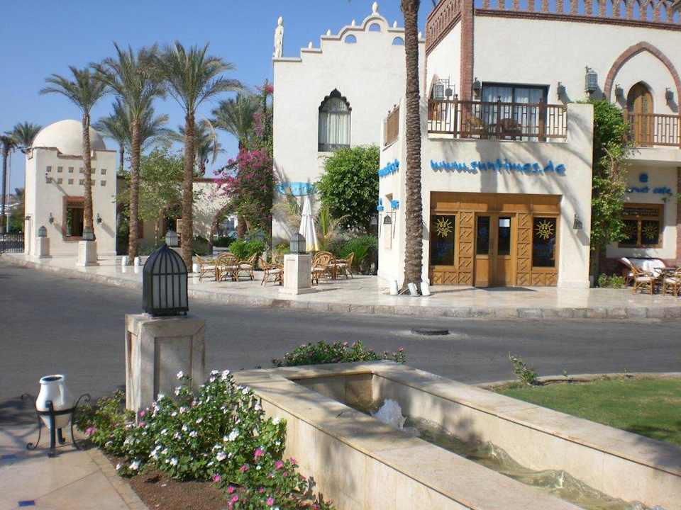 Am Haupteingang The Grand Hotel Sharm El Sheikh