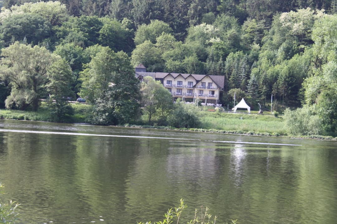 Blick von der gegenüberliegenden Moselseite Moselhotel Peifer