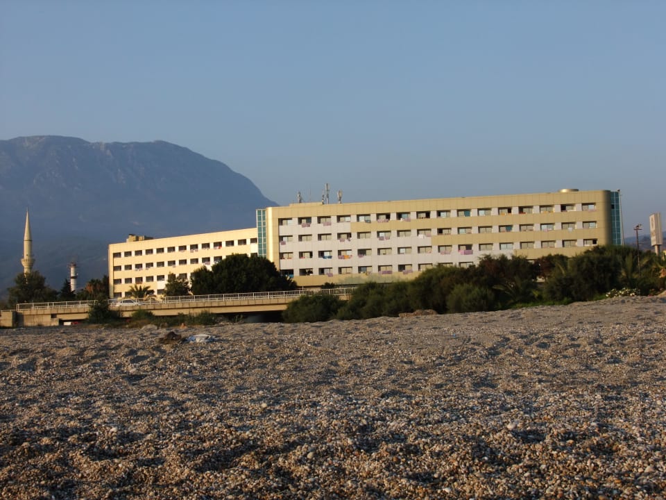 Widok z plaży na cały hotel Kırbıyık Resort Hotel - Alanya