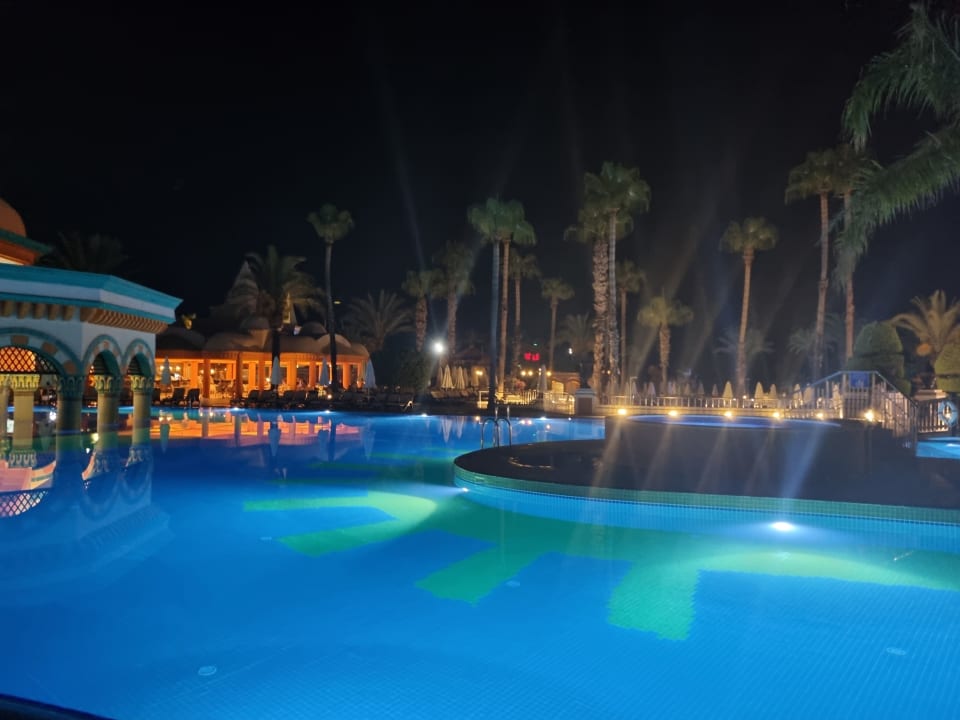 Pool Kamelya Aishen Club