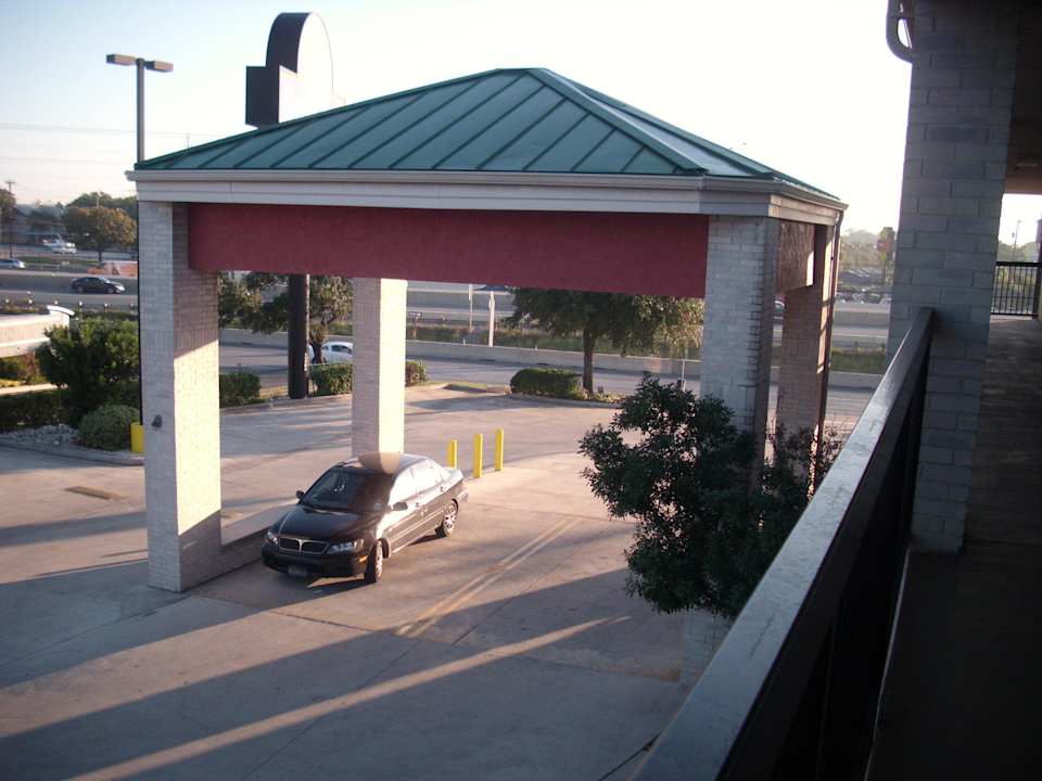 Eingang Hotel Days Inn Fiesta Park