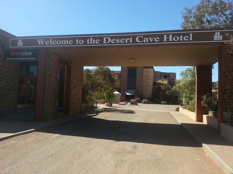Lobby Desert Cave Hotel