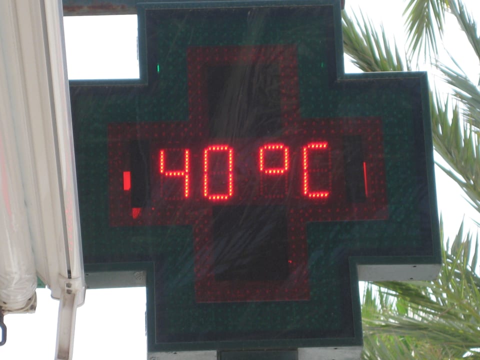 Mittags um 12.00 Uhr im August Hotel Principe