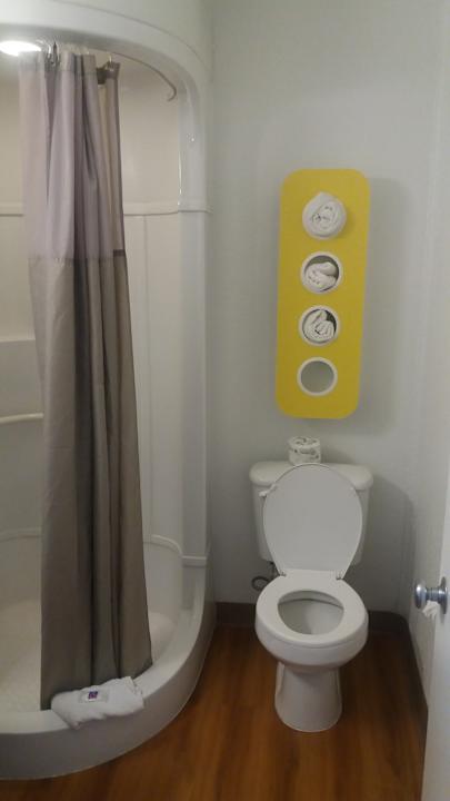 Zimmer / Bad / WC Motel 6 Palm Springs East - East Palm Canyon