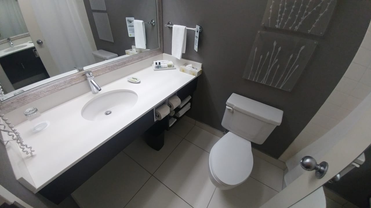 Zimmer Cambridge Suites Hotel