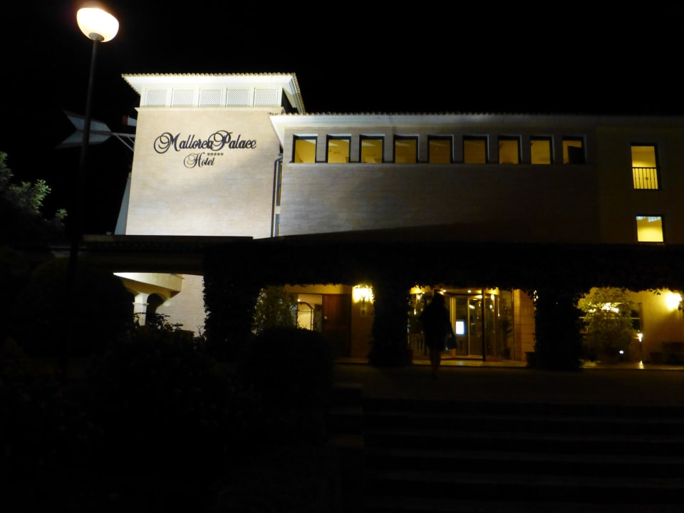 Haupteingang nachts CM Mallorca Palace - Adults Only