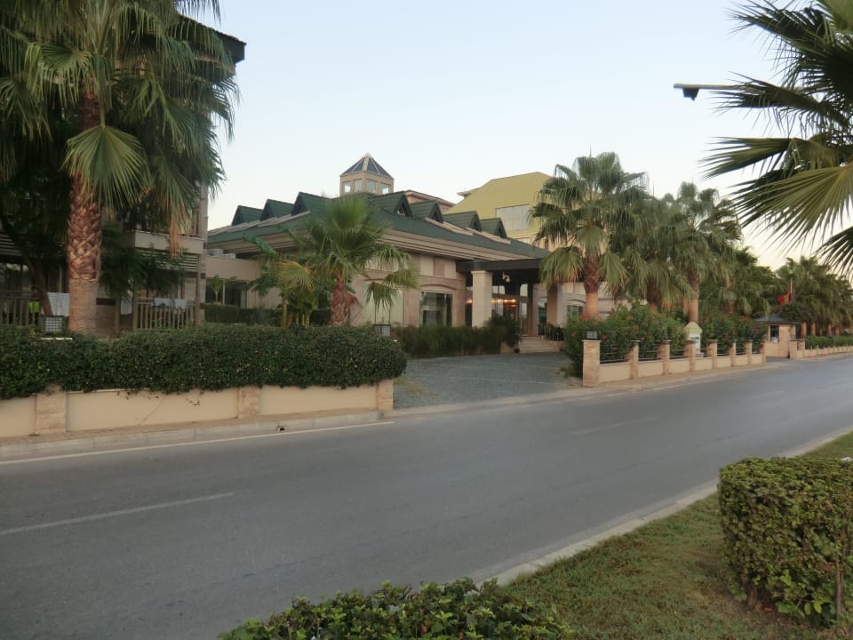Einfahrt zum Hotel Can Garden Resort