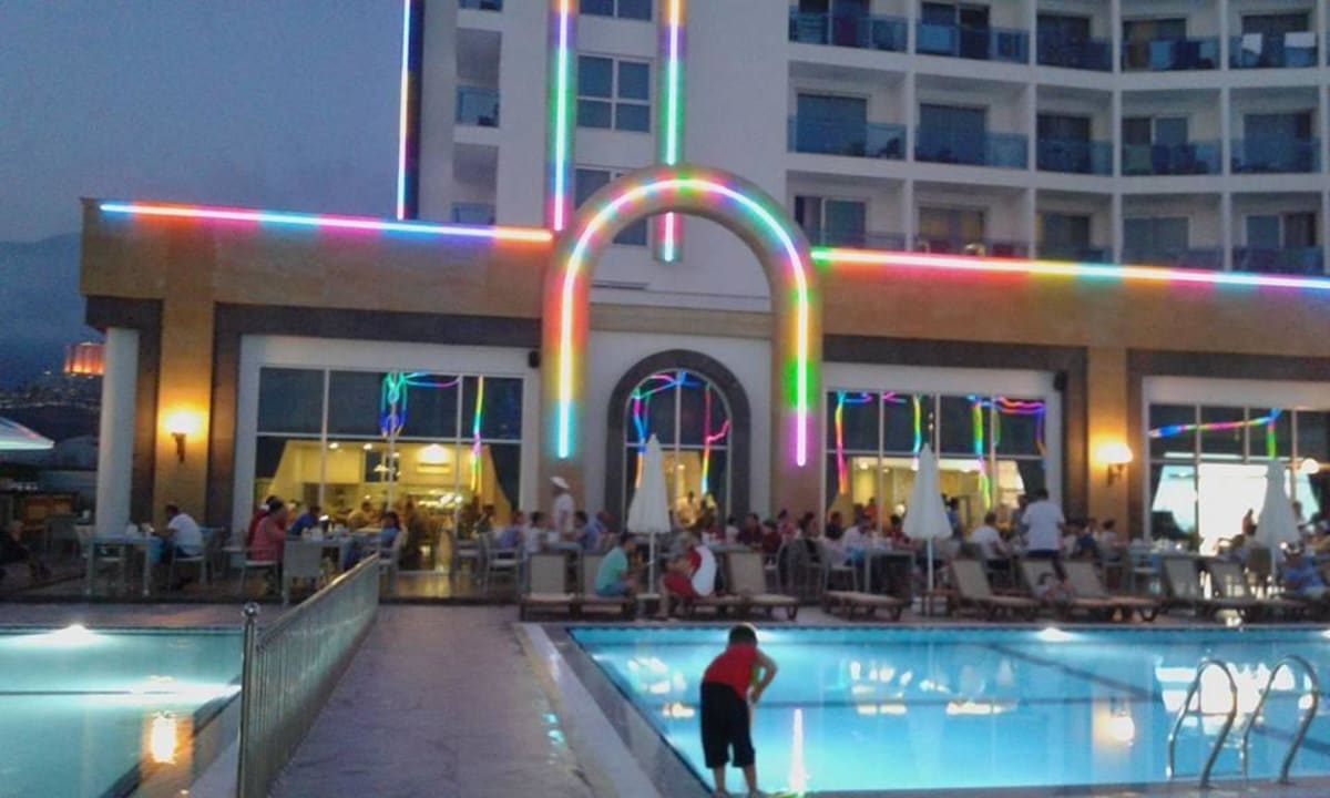 Sport, Pool & Unterhaltung The Lumos Deluxe Resort Hotel