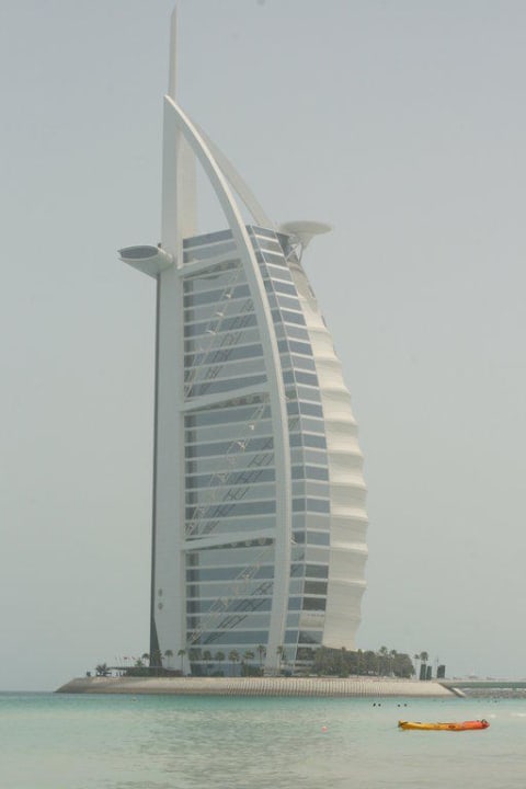 Blick vom Strand zum Burj al Arab Jumeirah Dar Al Masyaf