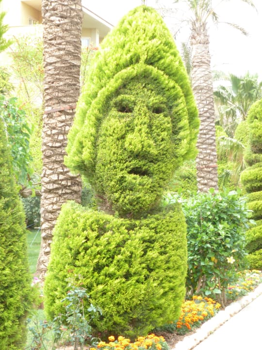 Insgesamt 3 solche Schnittfiguren sind in der Anlage Belek Beach Resort Hotel