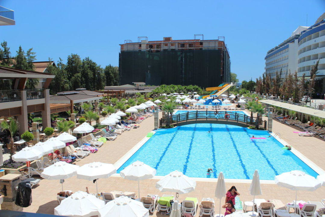 Poollandschaft Dizalya Palm Garden