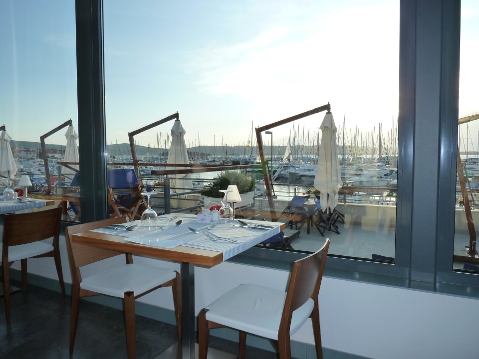 Abendessen mit Hafenblick Hotel IN Biograd