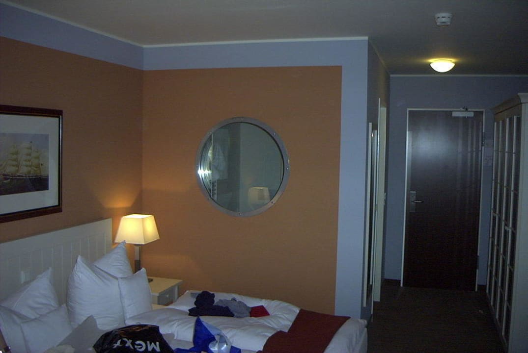 Bick auf das Bullauge Precise Resort Hafendorf Rheinsberg