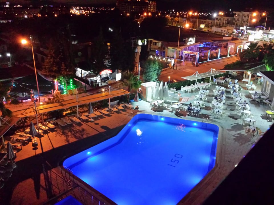 Pool Anlage am Abend Side Alegria Hotel & Spa - Adults only +16
