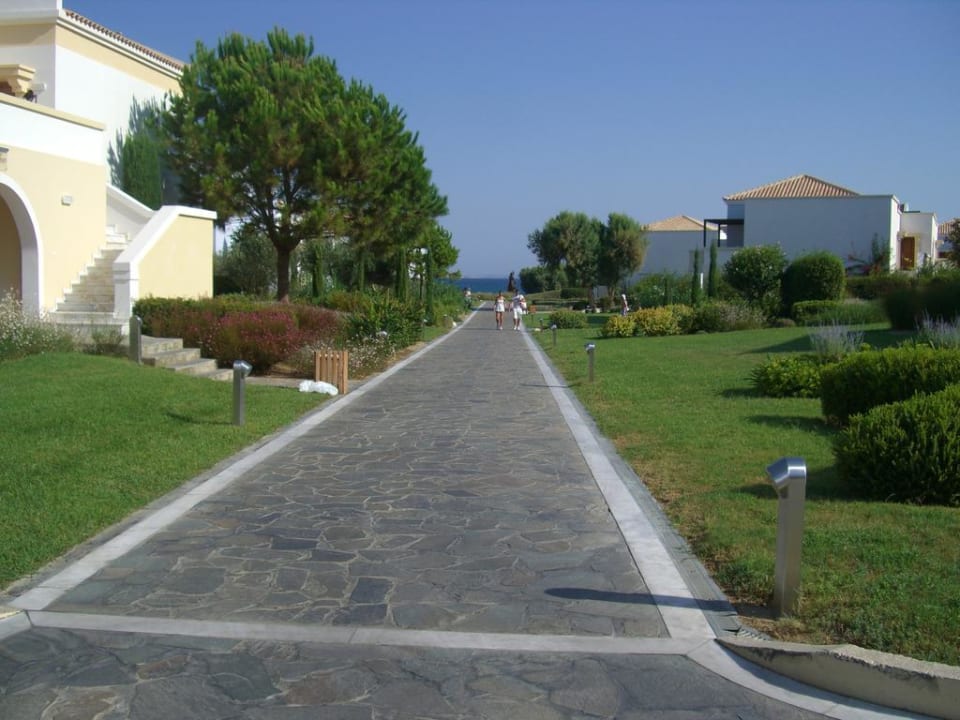Weg zum Strand Neptune Luxury Resort