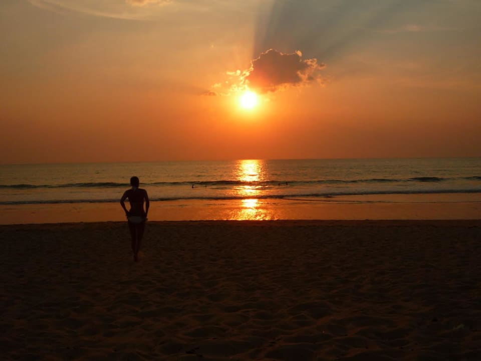 Sonnenuntergang am Hotelstrand Khaolak Orchid Beach Resort