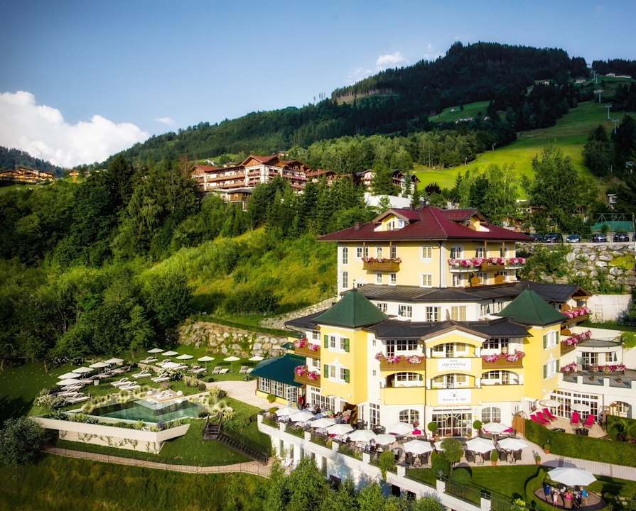 Außenansicht Hotel AlpenSchlössl